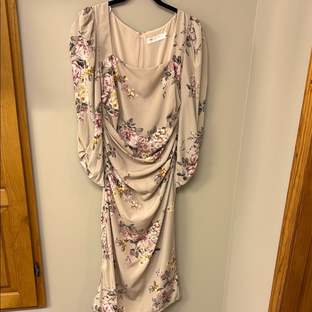 ASTR the Label Long Sleeve Ruched Floral Midi Dress | Blush Floral | sz M | EUC - Picture 4 of 16